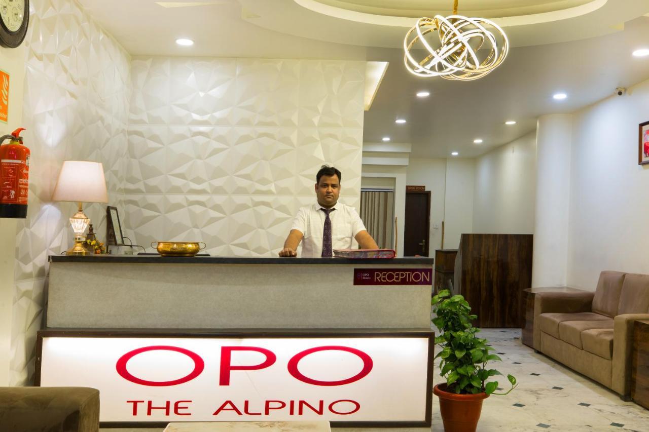 The Alpino Hotel New Delhi Exterior photo